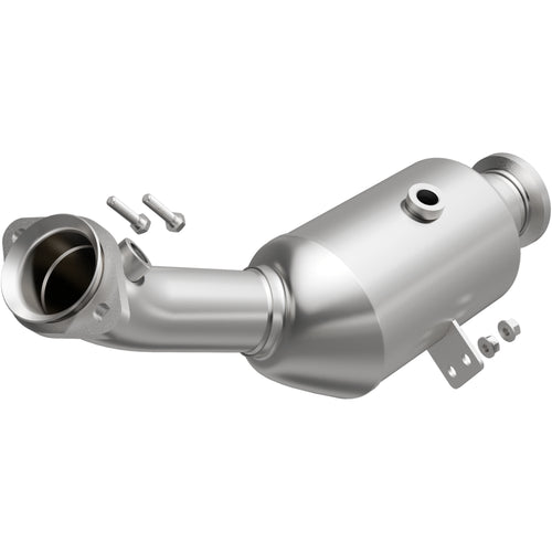 MagnaFlow OEM Grade Federal / EPA Compliant Direct-Fit Catalytic Converter 21-682
