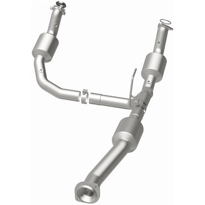 MagnaFlow OEM Grade Federal / EPA Compliant Direct-Fit Catalytic Converter 280745
