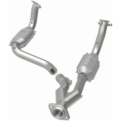 MagnaFlow 2003 Chevrolet SSR 5.3L California Grade CARB Compliant Direct-Fit Catalytic Converter 4451640