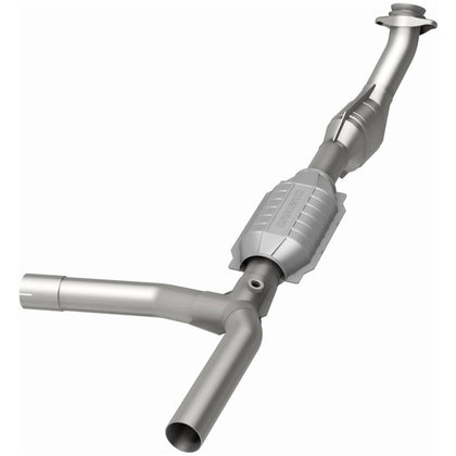 MagnaFlow 1997-1999 Ford E-150 Econoline 4.6L / 1997-1999 Ford E-150 Econoline Club Wagon 4.6L California Grade CARB Compliant Direct-Fit Catalytic Converter 447110