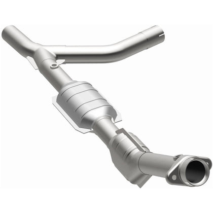 MagnaFlow 2000-2002 Ford E-150 Econoline 4.6L / 2000-2002 Ford E-150 Econoline Club Wagon 4.6L California Grade CARB Compliant Direct-Fit Catalytic Converter 447157