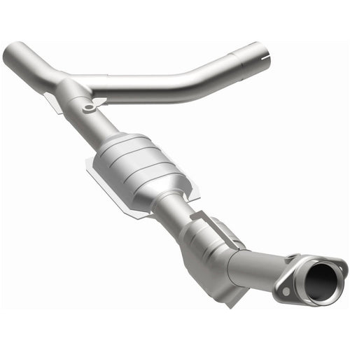 MagnaFlow 2000-2002 Ford E-150 Econoline 4.6L / 2000-2002 Ford E-150 Econoline Club Wagon 4.6L California Grade CARB Compliant Direct-Fit Catalytic Converter 447157