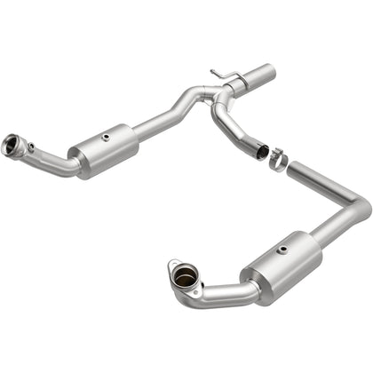 MagnaFlow 2009-2015 Ford E-350 Super Duty 5.4L | 2009-2015 Ford E-350 Super Duty 6.8L California Grade CARB Compliant Direct-Fit Catalytic Converter 4551599