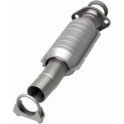 MagnaFlow 2004-2006 Toyota Sienna 3.3L OEM Grade Federal / EPA Compliant Direct-Fit Catalytic Converter 49030