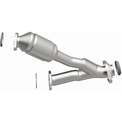 MagnaFlow 1999-2003 Lexus RX300 3.0L / 2001-2003 Toyota Highlander 3.0L OEM Grade Federal / EPA Compliant Direct-Fit Catalytic Converter 49507
