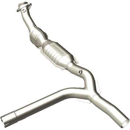 MagnaFlow 2004 Ford F-150 Heritage 5.4L | 2001-2003 Ford F-150 5.4L OEM Grade Federal / EPA Compliant Direct-Fit Catalytic Converter 49622