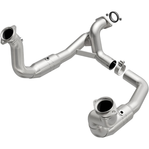 MagnaFlow 2011-2022 Ford F-250 Super Duty 6.2L | 2011-2022 Ford F-350 Super Duty 6.2L OEM Grade Federal / EPA Compliant Direct-Fit Catalytic Converter 52297