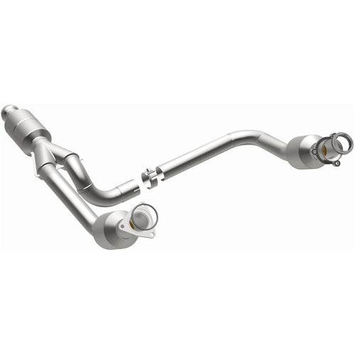 MagnaFlow OEM Grade Federal / EPA Compliant Direct-Fit Catalytic Converter 52642