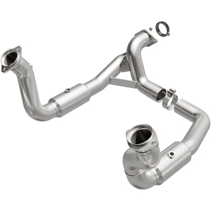 MagnaFlow 2011-2016 Ford F-250 Super Duty 6.2L | 2011-2016 Ford F-350 Super Duty 6.2L California Grade CARB Compliant Direct-Fit Catalytic Converter 5551297