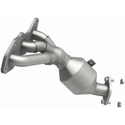 MagnaFlow 2006-2012 Toyota RAV4 3.5L California Grade CARB Compliant Direct-Fit Manifold Catalytic Converter 5582820