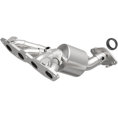 MagnaFlow 2012-2016 Toyota Prius C 1.5L California Grade CARB Compliant Direct-Fit Manifold Catalytic Converter 5631441