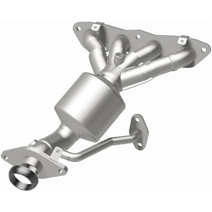 MagnaFlow 2012-2016 Toyota Prius C 1.5L California Grade CARB Compliant Direct-Fit Manifold Catalytic Converter 5631441