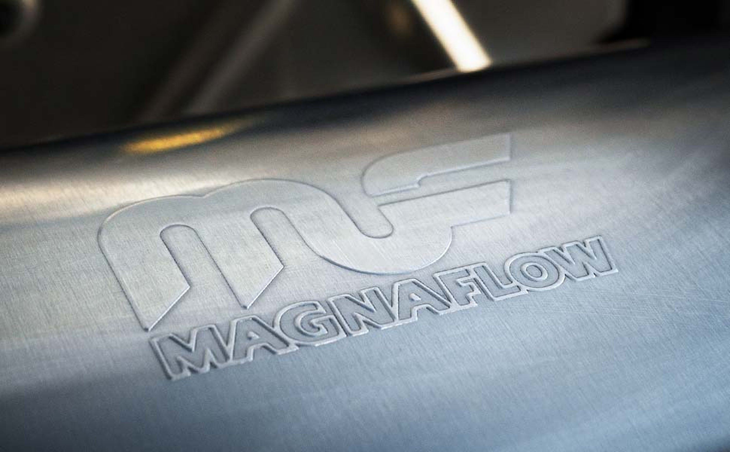 MagnaFlow XL Series 4 in. x 9 in. x 14 in. Oval Multi-Chamber Performa